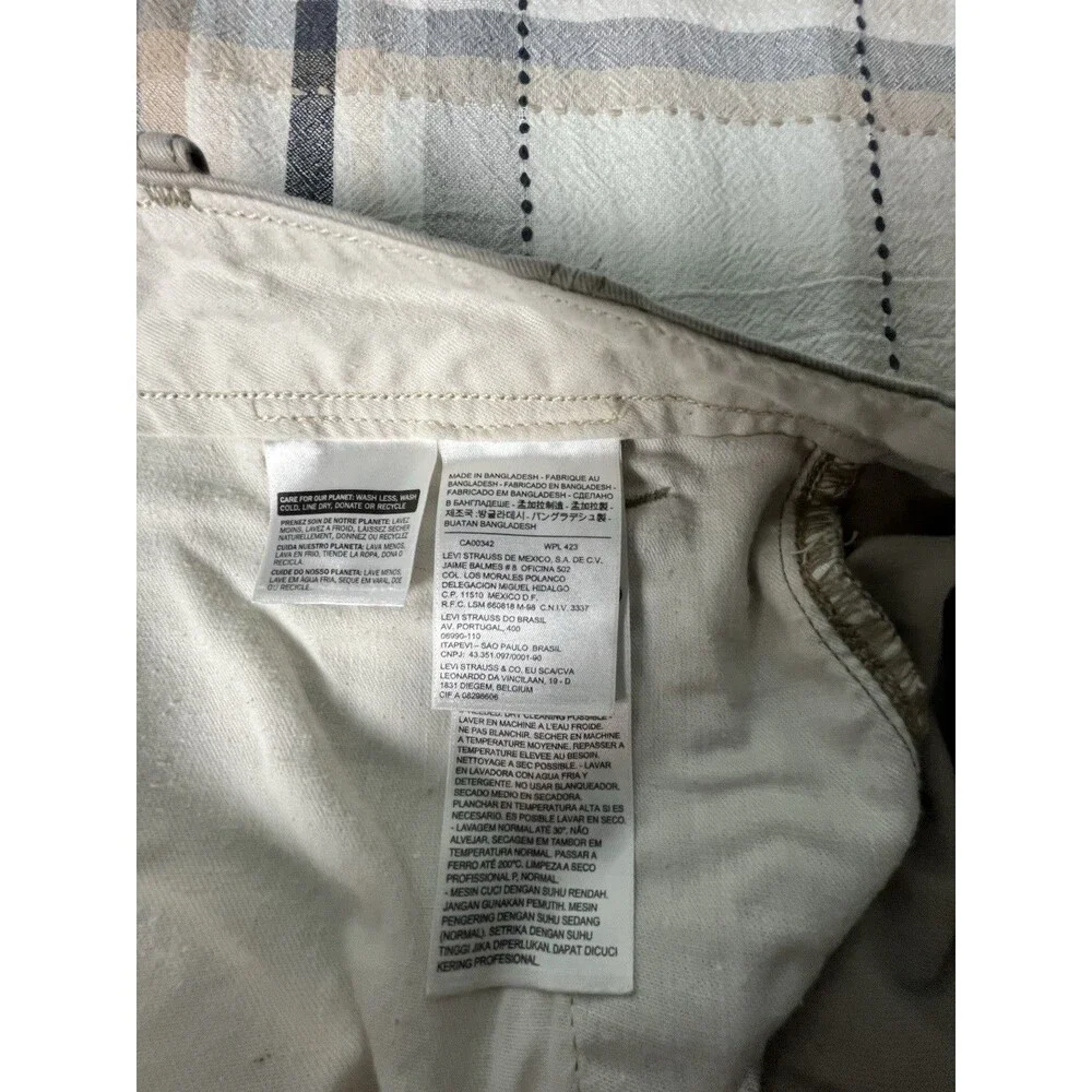 Levis Classic Khaki Cargo Men’s Shorts Size 38 Waist 11 Inseam